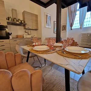 Regina In Porta Romana 2 - Sky Tv, Wifi E Breakfast Box Milán